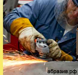 зачистка металла обдирочным диском для болгарки
